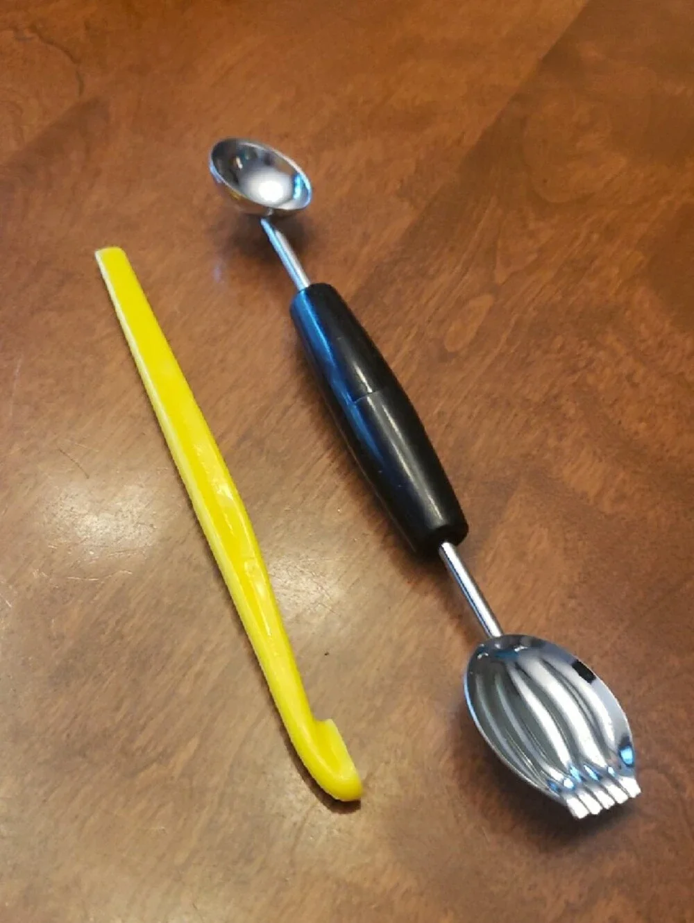 Vtg Tupperware Yellow Citrus Peeler Tool & Ekco Double-Ended Stainless Scoop